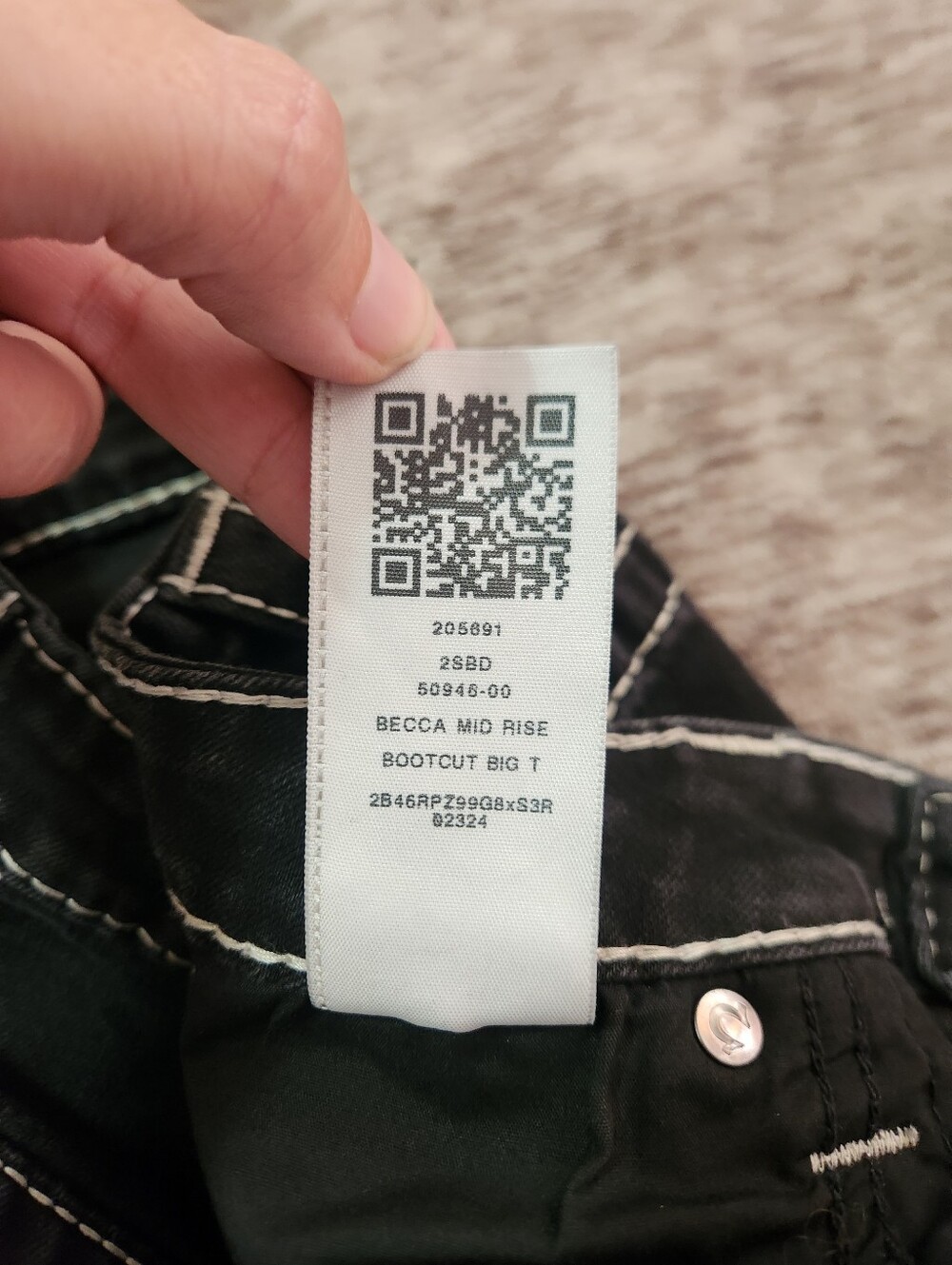 True Religion Becca Mid Rise Bootcut Big T Black Distressed Contrast Stitch Jean - Picture 8 of 14